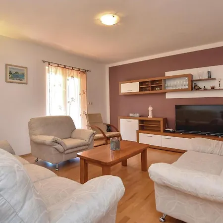 Ferienhaus Lovely In With Kitchen Trilj